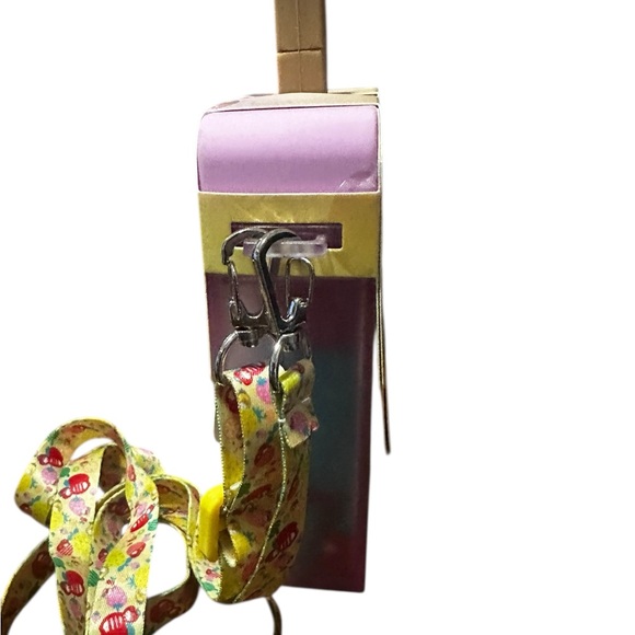 Hello Kitty Quarter Crew Socks with Popsicle water bottle carrier NWT - Picture 5 of 5